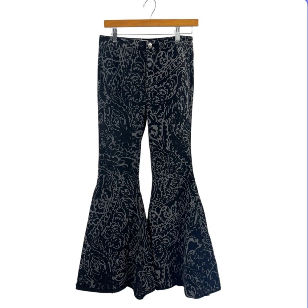 Free People Just Float On Printed Flare Jeans Stretch Black Onyx Print Combo 28 - Picture 6 of 10